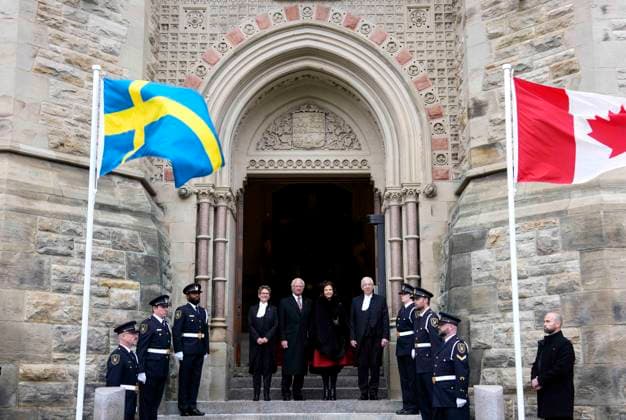 November 18, 2025, Ottawa, On, CANADA: Sweden s King Carl XVI Gustaf and Queen Silvia are joined by Speaker of the Senate Raymonde Gagne, left, and Speaker of the House of Commons Francis Scarpaleggia, as they arrive on Parliament Hill during a visit in Ottawa, on Tuesday, Nov. 18, 2025. Ottawa CANADA  - ZUMAc35_ 20251118_zaf_c35_044 Copyright: xJustinxTangx