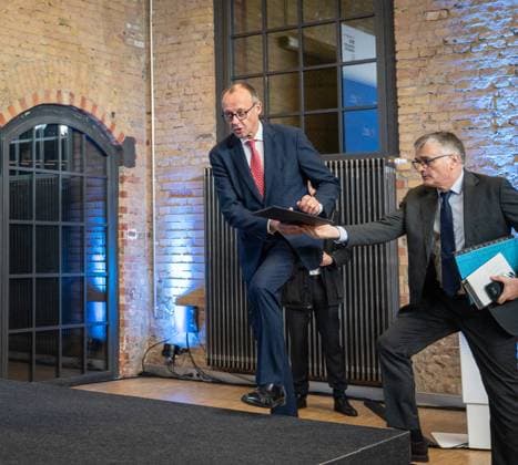 Federal Chancellor Friedrich Merz, left, together with his government spokesman Stefan Kornelius, immediately before the start of the press conference at the end of the Summit Summit on European Digital Sovereignty Sommet sur la souverainetÃ numÃ rique europÃ enne Berlin, German