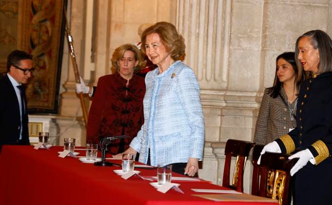 Queen Sofia presents the XXXIV edition of the Queen Sofia Prize for Ibero-American Poetry Queen Sofia during the presentation of the Queen Sofia Prize for Ibero-American Poetry to Luis Alberto de Cuenca at the Royal Palace, on November 18, 2025, in Madrid Spain Queen Sofia presents, at the Royal Palace in Madrid, the XXXIV edition of the Queen Sofia Prize for Ibero-American Poetry jointly organized by Patrimonio Nacional and the University of Salamanca since 1992, the XXXIV Edition of the Queen Sofia Prize for Ibero-American Poetry, jointly organized by Patrimonio Nacional and the University of Salamanca since 1992 The jury has awarded the literary career of De Cuenca for showing a deep literary erudition and a style that moves between phi  Copyright: xJosexVelascox 7109464