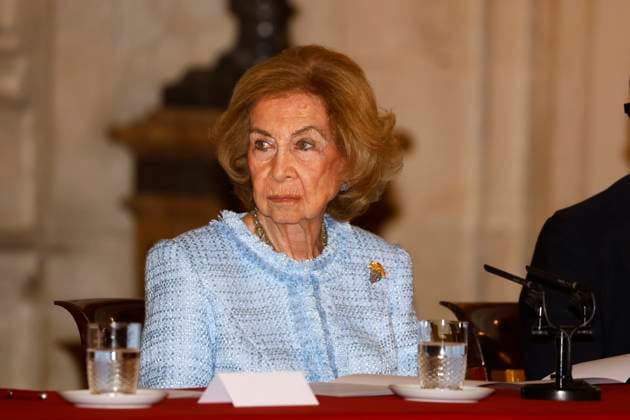 Queen Sofia presents the XXXIV edition of the Queen Sofia Prize for Ibero-American Poetry Queen Sofia during the presentation of the Queen Sofia Prize for Ibero-American Poetry to Luis Alberto de Cuenca at the Royal Palace, on November 18, 2025, in Madrid Spain Queen Sofia presents, at the Royal Palace in Madrid, the XXXIV edition of the Queen Sofia Prize for Ibero-American Poetry jointly organized by Patrimonio Nacional and the University of Salamanca since 1992, the XXXIV Edition of the Queen Sofia Prize for Ibero-American Poetry, jointly organized by Patrimonio Nacional and the University of Salamanca since 1992 The jury has awarded the literary career of De Cuenca for showing a deep literary erudition and a style that moves between phi  Copyright: xJosexVelascox 7109467