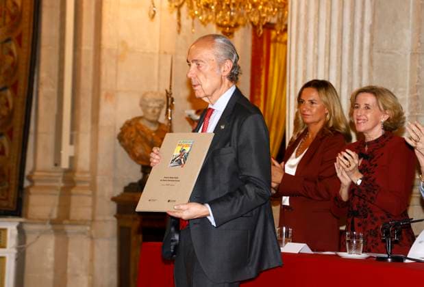 Queen Sofia presents the XXXIV edition of the Queen Sofia Prize for Ibero-American Poetry Queen Sofia presents the Queen Sofia Prize for Ibero-American Poetry to Luis Alberto de Cuenca, on November 18, 2025, in Madrid Spain Queen Sofia presents, at the Royal Palace in Madrid, the XXXIV edition of the Queen Sofia Prize for Ibero-American Poetry jointly organized by Patrimonio Nacional and the University of Salamanca since 1992, the XXXIV Edition of the Queen Sofia Prize for Ibero-American Poetry, jointly organized by Patrimonio Nacional and the University of Salamanca since 1992 The jury awarded De Cuencas literary career for showing a profound literary erudition and a style that moves between philosophical reflection, exploration of classi  Copyright: xJosexVelascox 7109534