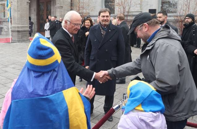 November 18, 2025, Ottawa, On, CANADA: Sweden s King Carl Gustaf and Deputy of the Governor General and Chief Justice of Canada Richard Wagner greet members of the public at a welcoming ceremony at Rideau Hall in Ottawa, Tuesday, Nov. 18, 2025. Ottawa CANADA  - ZUMAc35_ 20251118_zaf_c35_065 Copyright: xPatrickxDoylex