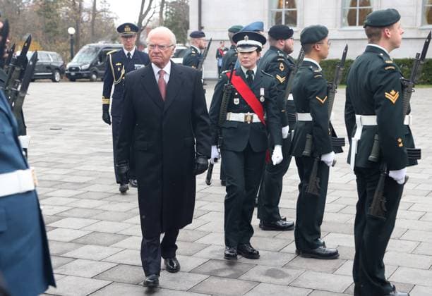 November 18, 2025, Ottawa, On, CANADA: Sweden s King Carl Gustaf takes part in a welcoming ceremony at Rideau Hall in Ottawa, Tuesday, Nov. 18, 2025. Ottawa CANADA  - ZUMAc35_ 20251118_zaf_c35_064 Copyright: xPatrickxDoylex