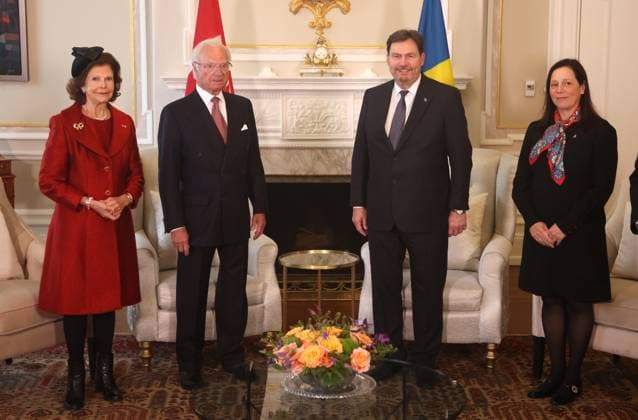November 18, 2025, Ottawa, On, CANADA: Sweden s King Carl Gustaf, Queen Silvia, Deputy of the Governor General and Chief Justice of Canada Richard Wagner and his wife Catherine Mandeville, pose for a photo during a meeting at Rideau Hall in Ottawa, Tuesday, Nov. 18, 2025. Ottawa CANADA  - ZUMAc35_ 20251118_zaf_c35_066 Copyright: xPatrickxDoylex