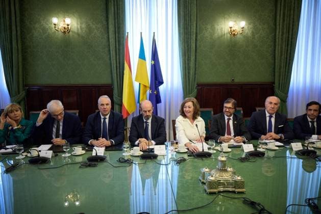 Volodymyr Zelenskyy - King Felipe VI meeting in Spain MADRID, SPAIN - NOVEMBER 18: (----EDITORIAL USE ONLY - MANDATORY CREDIT - UKRAINIAN PRESIDENCY HANDOUT - NO MARKETING NO ADVERTISING CAMPAIGNS - DISTRIBUTED AS A SERVICE TO CLIENTS----) President of Ukraine Volodymyr Zelenskyy (not seen) attends a meeting with Spanish parliamentarians; Speaker of the Congress of Deputies Francina Armengol (C-R) and President of the Senate Pedro Rollan (4th L) in Madrid, Spain on November 18, 2025. Ukranian Presidency Handout Anadolu Madrid Spain. Editorial use only. Please get in touch for any other usage.  Copyright: x2025xAnadoluxUkranianxPresidencyx xHandoutx