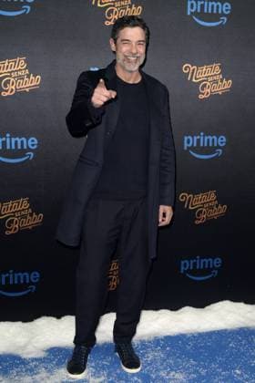 Mc Rome 18 11 2025 red carpet movie ˜Christmas without Santa Claus™ photo Mario Cartelli Image in photo Alessandro Gassmann
