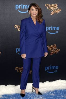 Mc Rome 18 11 2025 red carpet film ˜Christmas without Santa Claus™ photo Mario Cartelli Image in photo Paola Minaccioni