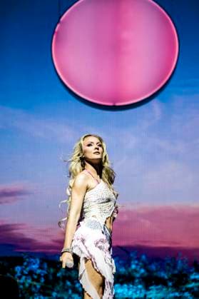 Zara Larsson live in Copenhagen, Denmark Copenhagen, Denmark. 18h, November 2025. The Swedish singer Zara Larsson performs a live concert at Royal Arean in Copenhagen. Denmark, Copenhagen  Copyright: xGonzalesxPhoto LassexLagonix