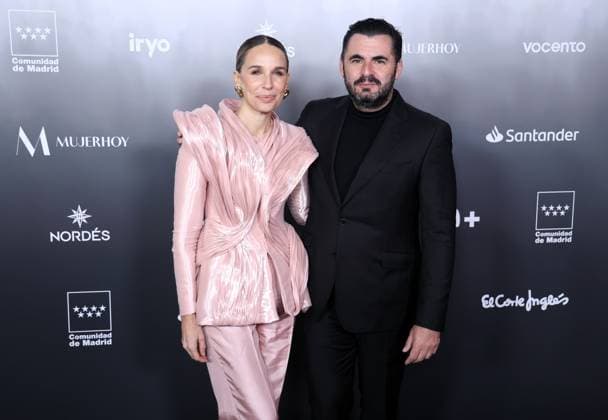 Mujerhoy 2025 Awards Carola Baleztena and Emiliano Suárez during the Mujerhoy 2025 Awards ceremony, on November 18, 2025, in Madrid Spain These awards, given annually by Vocentos lifestyle magazine, recognize outstanding figures in fashion, culture and sports for their exceptional contribution throughout the year GENTE AWARDS Raú Madrid Madrid Madrid Spain  Copyright: xRaulxTerrelx 7110093