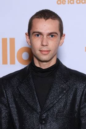 Soiree De Gala Fondation Chaillot Photocall - Paris Victor Brunstein Weinsanto attends the photocall for the second edition of the Soiree de Gala de la Fondation Chaillot presided over by Laurent Martinet at Chaillot Theatre National de la Danse in Paris, France on November 18, 2025 . Photo by David Boyer ABACAPRESS.COM Paris France  Copyright: xBoyerxDavid ABACAx