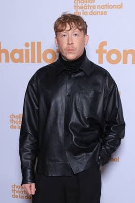 Soiree De Gala Fondation Chaillot Photocall - Paris Eddy de Pretto attends the photocall for the second edition of the Soiree de Gala de la Fondation Chaillot presided over by Laurent Martinet at Chaillot Theatre National de la Danse in Paris, France on November 18, 2025 . Photo by David Boyer ABACAPRESS.COM Paris France  Copyright: xBoyerxDavid ABACAx