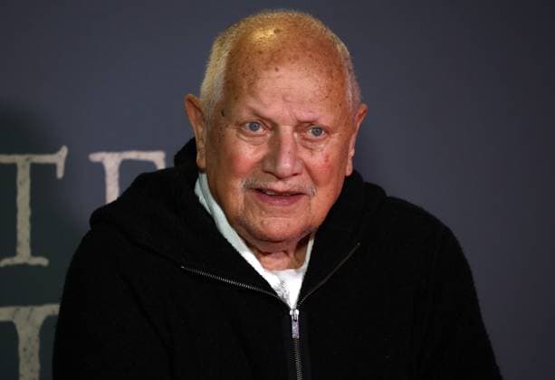 London Premiere of Desperate Journey at Odeon Luxe Leicester Square in London, UK - 18 Nov 2025 Steven Berkoff attends the London Premiere of Desperate Journey at Odeon Luxe Leicester Square. London United Kingdom Copyright: xFredxDuvalx xSOPAxImagesx FD_Desperate_Journey_10