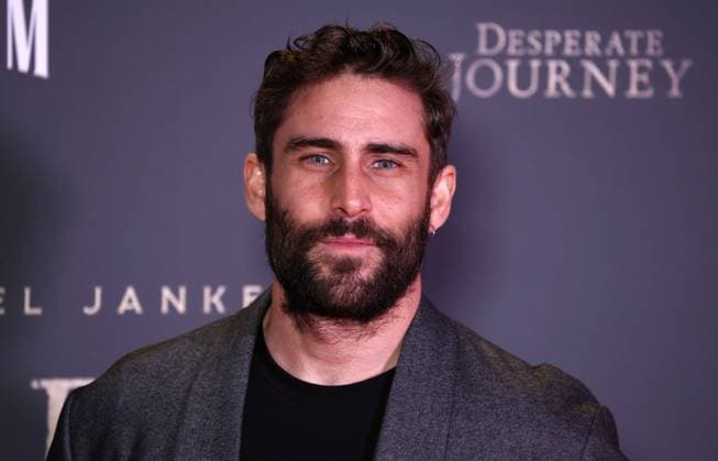 London Premiere of Desperate Journey at Odeon Luxe Leicester Square in London, UK - 18 Nov 2025 Fernando Guallar attends the London Premiere of Desperate Journey at Odeon Luxe Leicester Square. London United Kingdom Copyright: xFredxDuvalx xSOPAxImagesx FD_Desperate_Journey_20