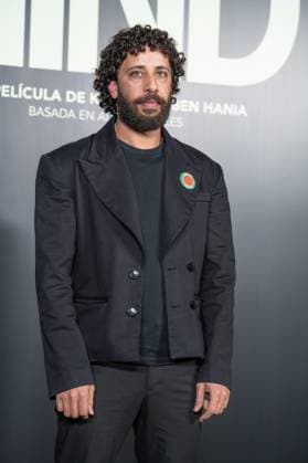 November 18, 2025, Madrid, Spain: Motaz Malhees poses during the premiere for the film La Voz de Hind , at the Palacio de la Prensa, in Madrid. Madrid Spain - ZUMAs197 20251118_aab_s197_036 Copyright: xAtilanoxGarciax