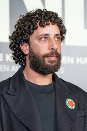 November 18, 2025, Madrid, Spain: Motaz Malhees poses during the premiere for the film La Voz de Hind , at the Palacio de la Prensa, in Madrid. Madrid Spain - ZUMAs197 20251118_aab_s197_054 Copyright: xAtilanoxGarciax