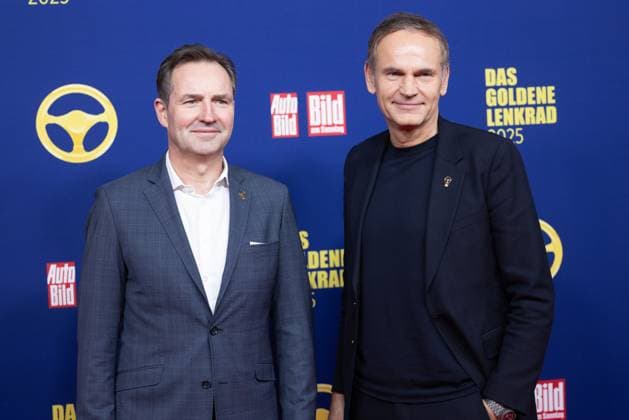 The Golden Steering Wheel 2025 Thomas Schäfer Brand Board Member Volkswagen Passenger Cars and Oliver Blume Chairman of the Board of Management of Volkswagen AG Award ceremony Auto BILD The Golden Steering Wheel 2025 at the Axel Springer Building in Berlin Copyright: xEventpressxFuhrx