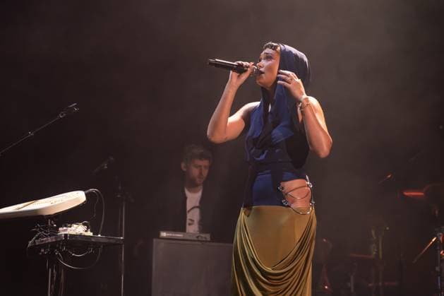 London, United Kingdom. 18th October 2025. Joy Crookes performs live at O2 Academy Brixton. Cristina Massei Alamy Live News  Copyright: xcristinaxmasseix xipa-agency.netx xx IPA_Agency_IPA68108777
