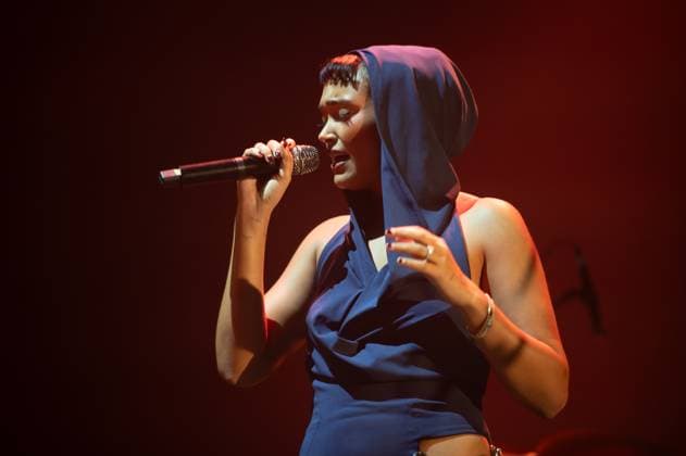 London, United Kingdom. 18th October 2025. Joy Crookes performs live at O2 Academy Brixton. Cristina Massei Alamy Live News  Copyright: xCRISTINAxMASSEIx xipa-agency.netx xx IPA_Agency_IPA68108832