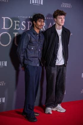 Desperate Journey London Premiere in London - 18 Nov 2025 Noah Williams and guest attend the London Premiere of Desperate Journey at Odeon Luxe Leicester Square. London United Kingdom Copyright: xLoredanaxSangiulianox xSOPAxImagesx LSangiuliano-2-84