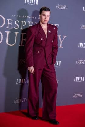 Desperate Journey London Premiere in London - 18 Nov 2025 Aiden London attends the London Premiere of Desperate Journey at Odeon Luxe Leicester Square. London United Kingdom Copyright: xLoredanaxSangiulianox xSOPAxImagesx LSangiuliano-2-43