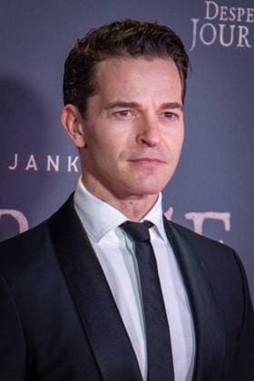 Desperate Journey London Premiere in London - 18 Nov 2025 Dominic Allburn attends the London Premiere of Desperate Journey at Odeon Luxe Leicester Square. London United Kingdom Copyright: xLoredanaxSangiulianox xSOPAxImagesx LSangiuliano-2-46