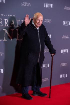 Desperate Journey London Premiere in London - 18 Nov 2025 Steven Berkoff attends the London Premiere of Desperate Journey at Odeon Luxe Leicester Square. London United Kingdom Copyright: xLoredanaxSangiulianox xSOPAxImagesx LSangiuliano-2-3