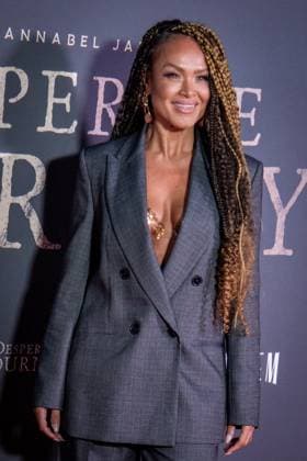 Desperate Journey London Premiere in London - 18 Nov 2025 Zoe Birkett attends the London Premiere of Desperate Journey at Odeon Luxe Leicester Square. London United Kingdom Copyright: xLoredanaxSangiulianox xSOPAxImagesx LSangiuliano-2-20