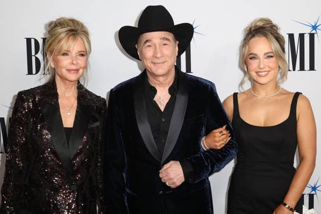 73rd Annual BMI Country Awards Lisa Hartman Black and Clint Black and Lily Pearl Black arriving at the 73rd Annual BMI Country Awards held at the BMI Building on November 18, 2025 in Nashville, TN. Nashville BMI Building Tennessee USA Copyright: xCurtisxHilbunx xAFF-USA.COMx