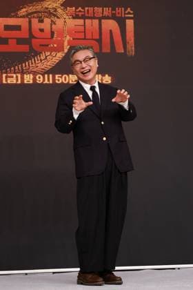 S. Korean actor Kim Eui-sung S. Korean actor Kim Eui-sung South Korean actor Kim Eui-sung, who stars in the new drama Taxi Driver 3, poses for a photo during a publicity event in Seoul on Nov. 18, 2025. The first episode of the drama will be aired by the SBS TV network on Nov. 21. (Yonhap) 2025-11-19 12:10:22 < 1980-2025 YONHAPNEWS AGENCY. .> ¼­¿ïÆ¯º°½Ã EDITORIAL USE ONLY  Copyright: xx PYH2025111906830034400 YonhapxNewsx yonphotos247158