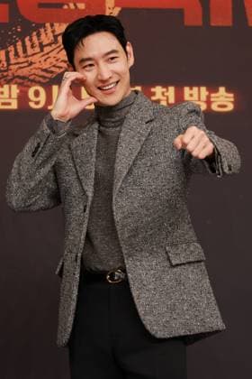 S. Korean actor Lee Jae-hoon S. Korean actor Lee Jae-hoon South Korean actor Lee Jae-hoon, who stars in the new drama Taxi Driver 3, poses for a photo during a publicity event in Seoul on Nov. 18, 2025. The first episode of the drama will be aired by the SBS TV network on Nov. 21. (Yonhap) 2025-11-19 12:10:04 < 1980-2025 YONHAPNEWS AGENCY. .> ¼­¿ïÆ¯º°½Ã EDITORIAL USE ONLY  Copyright: xx PYH2025111906800034400 YonhapxNewsx yonphotos247160