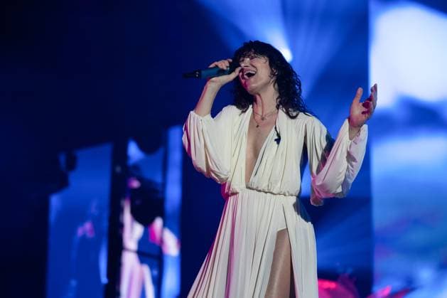 November 18, 2025, Eboli, Italy: Elisa Toffoli aka Elisa performs live at Palasele duirng the Palasport Live 2025 Tour. Eboli Italy - ZUMAs197 20251118_aaa_s197_377 Copyright: xAndreaxGulx