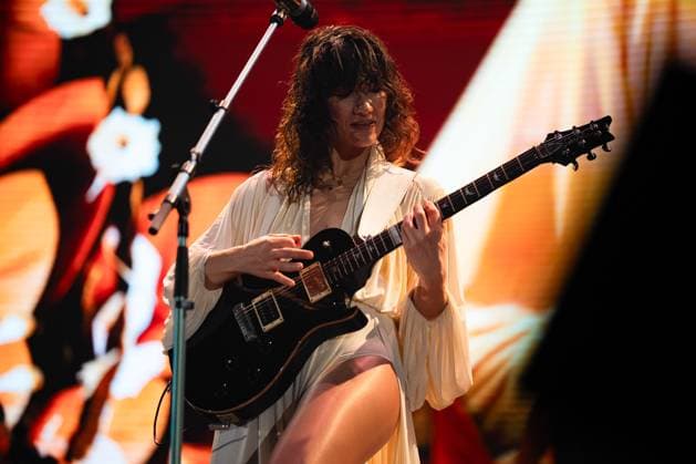 November 18, 2025, Eboli, Italy: Elisa Toffoli aka Elisa performs live at Palasele duirng the Palasport Live 2025 Tour. Eboli Italy - ZUMAs197 20251118_aaa_s197_365 Copyright: xAndreaxGulx