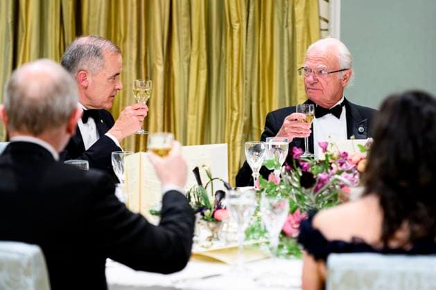 November 18, 2025, Ottawa, On, Canada: Prime Minister Mark Carney, left, and King of Sweden Carl XVI Gustaf, right, cheers during a State Dinner at Rideau Hall in Ottawa, on Tuesday, Nov. 18, 2025. Ottawa Canada - ZUMAc35_ 20251118_zaf_c35_189 Copyright: xSpencerxColbyx