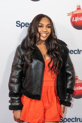 November 18, 2025, Bronx, New York, USA: Sy Rai Smith attends Lifetime Celebrates Annual It s a Wonderful Lifetime Holiday Movie Slate at Overlook at Winter Village Bryant Park in New York, NY on November 18, 2025 Bronx USA - ZUMAr339 20251118_znp_r339_042 Copyright: xLevxRadinx