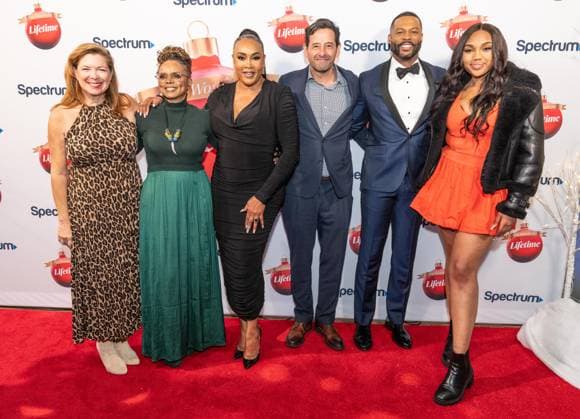 November 18, 2025, Bronx, New York, USA: Elaine Frontain Bryant, Debbi Morgan, Vivica A. Fox, Rob Sharenow, Robert C. Riley, Sy Rai Smith attend Lifetime Celebrates Annual It s a Wonderful Lifetime Holiday Movie Slate at Overlook at Winter Village Bryant Park in New York, NY on November 18, 2025 Bronx USA - ZUMAr339 20251118_znp_r339_049 Copyright: xLevxRadinx