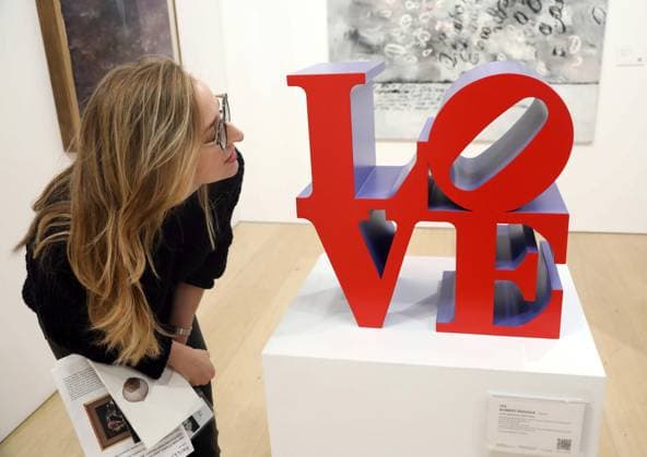 November 18, 2025, New York, New York, USA: A woman looks at Ã¢â‚¬ËœLove (Red Faces Violet Sides)Ã¢â‚¬â ¢ by artist Robert Indiana, estimate $200,000 -$300,000, seen on display at the press preview for Marquee Week Fall 2025 Modern and Comtempory Art held at Phillips Auction House New York. New York USA - ZUMAk03_ 20251118_zaf_k03_096 Copyright: xNancyxKaszermanx