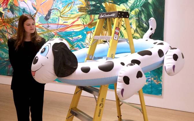 November 18, 2025, New York, New York, USA: A woman looks at Ã¢â‚¬ËœDogpool LadderÃ¢â‚¬â ¢ by artist Jeff Koons, estimate $750,000 -$1 million, seen on display at the press preview for Marquee Week Fall 2025 Modern and Comtempory Art held at Phillips Auction House New York. New York USA - ZUMAk03_ 20251118_zaf_k03_081 Copyright: xNancyxKaszermanx
