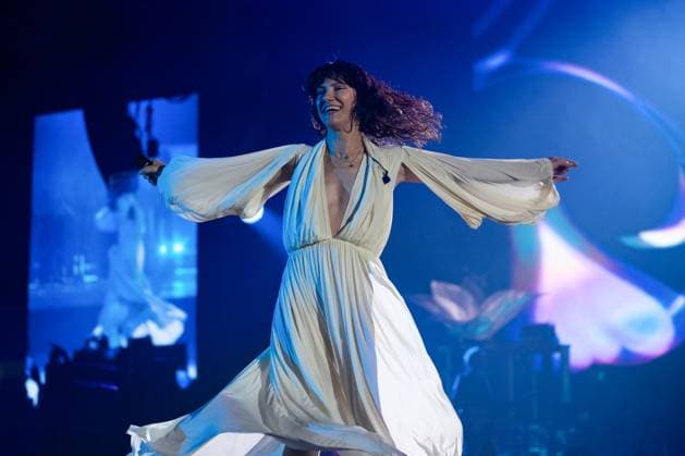 November 18, 2025, Eboli, Italy: Elisa Toffoli aka Elisa performs live at Palasele duirng the Palasport Live 2025 Tour. Eboli Italy - ZUMAs197 20251118_aaa_s197_405 Copyright: xAndreaxGulx