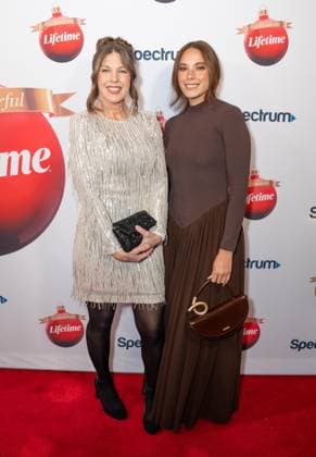 November 18, 2025, Bronx, New York, USA: Elke Rittger (L) of Blue Star Wives attends Lifetime Celebrates Annual It s a Wonderful Lifetime Holiday Movie Slate at Overlook at Winter Village Bryant Park in New York, NY on November 18, 2025 Bronx USA - ZUMAr339 20251118_znp_r339_018 Copyright: xLevxRadinx