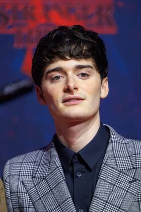 Fan event Stranger Things 5 Noah Schnapp at the Netflix Stranger Things season 5 fan event at Tempelhof Airport Hangar 7 on 18 11 2025 in Berlin Copyright: xEventpressxKochanx