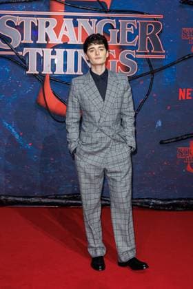 Fan event Stranger Things 5 Noah Schnapp at the Netflix Stranger Things season 5 fan event at Tempelhof Airport Hangar 7 on 18 11 2025 in Berlin Copyright: xEventpressxKochanx