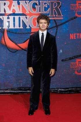 Fan Event Stranger Things 5 Gaten Matarazzo at the Netflix Stranger Things Season 5 Fan Event at Tempelhof Airport Hangar 7 on 18 11 2025 in Berlin Copyright: xEventpressxKochanx