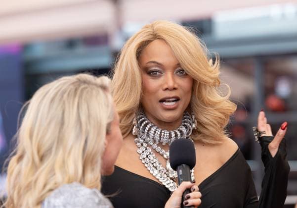 ARIA AWARDS 2025, Angela Bishop speaks to Tyra Banks during the the 2025 ARIA Awards at Hordern Pavilion in Sydney, Wednesday, November 19, 2025. ( NO ARCHIVING SYDNEY NEW SOUTH WALES AUSTRALIA  Copyright: xSITTHIXAYxDITTHAVONGx 20251119124797142648