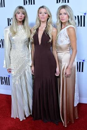 18 November 2025 - Nashville, Tennessee - Ellie Balkcom, Powell Balkcom, Lily Balkcom. 2025 BMI Country Awards held at BMI Music Row. Nashville USA - ZUMAa123 20251118_zaa_a123_164 Copyright: xDara-MichellexFarrx