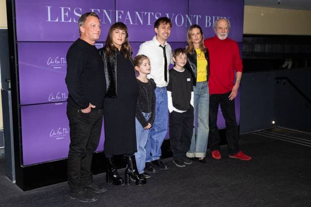 Les enfants vont bien premiere at the UGC Cine Cite Les Halles theatre Celebrities arrive on the red carpet Celebrities arrival on red carpet Avant premiere du film Les enfants vont bien au cinema UGC Ciné Cite Les Halles Arrivees des celebrites sur le tapis rouge Un invite, Juliette Armanet, Nathan Ambrosioni, Camille Cottin, Feodor Atkine et les enfants 450825 2000 01 01  Copyright: xSebastienxFremontx xStarfacex STAR_450825_003