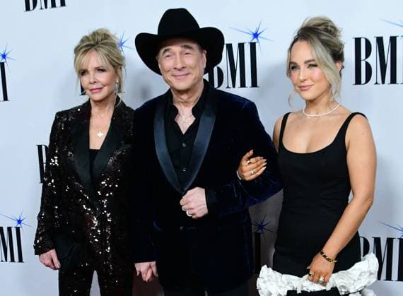 18 November 2025 - Nashville, Tennessee - Lisa Hartman Black, Clint Black, Lily Pearl Black. 2025 BMI Country Awards held at BMI Music Row. Nashville USA - ZUMAa123 20251118_zaa_a123_178 Copyright: xDara-MichellexFarrx