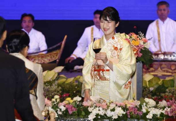 Japan Princess Aiko in Laos Japanese Princess Aiko proposes a toast at a banquet hosted by Laotian Vice President Pany Yathotou in Vientiane on Nov. 18, 2025, during her official trip to Laos.  A14AA0005044114P