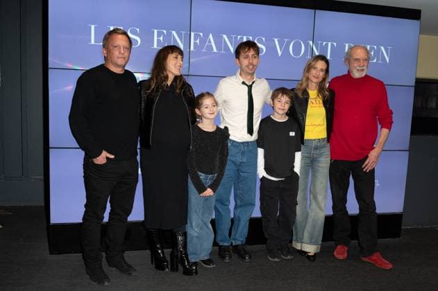 Les Enfants Vont Bien Premiere - Paris Juliette Armanet, Nina Birman, Nathan Ambrosioni, Manoa Varvat, Camille Cottin and Feodor Atkine attending to the premiere of ‘Les enfants vont bien’ held at UGC Les Halles cinema, in Paris, France on November 18, 2025. Photo by Mireille Ampilhac ABACAPRESS.COM Paris France  Copyright: xAmpilhacxMireille ABACAx