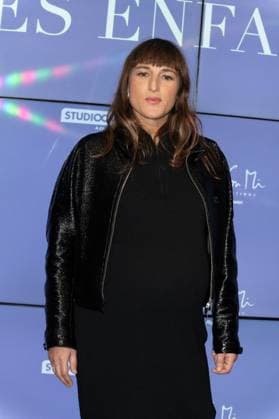 Les Enfants Vont Bien Premiere - Paris Juliette Armanet attending to the premiere of ‘Les enfants vont bien’ held at UGC Les Halles cinema, in Paris, France on November 18, 2025. Photo by Mireille Ampilhac ABACAPRESS.COM Paris France  Copyright: xAmpilhacxMireille ABACAx