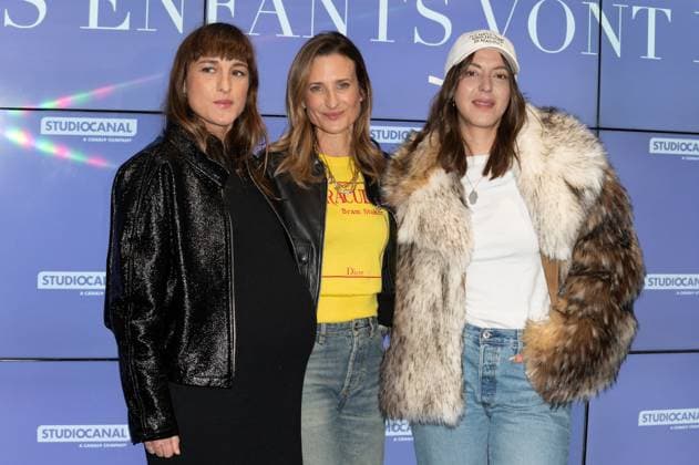 Les Enfants Vont Bien Premiere - Paris Juliette Armanet, Camille Cottin and Monia Chokri attending to the premiere of ‘Les enfants vont bien’ held at UGC Les Halles cinema, in Paris, France on November 18, 2025. Photo by Mireille Ampilhac ABACAPRESS.COM Paris France  Copyright: xAmpilhacxMireille ABACAx